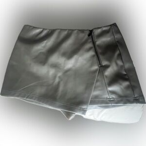 Ci Sono Black and Gray Faux Leather Skort